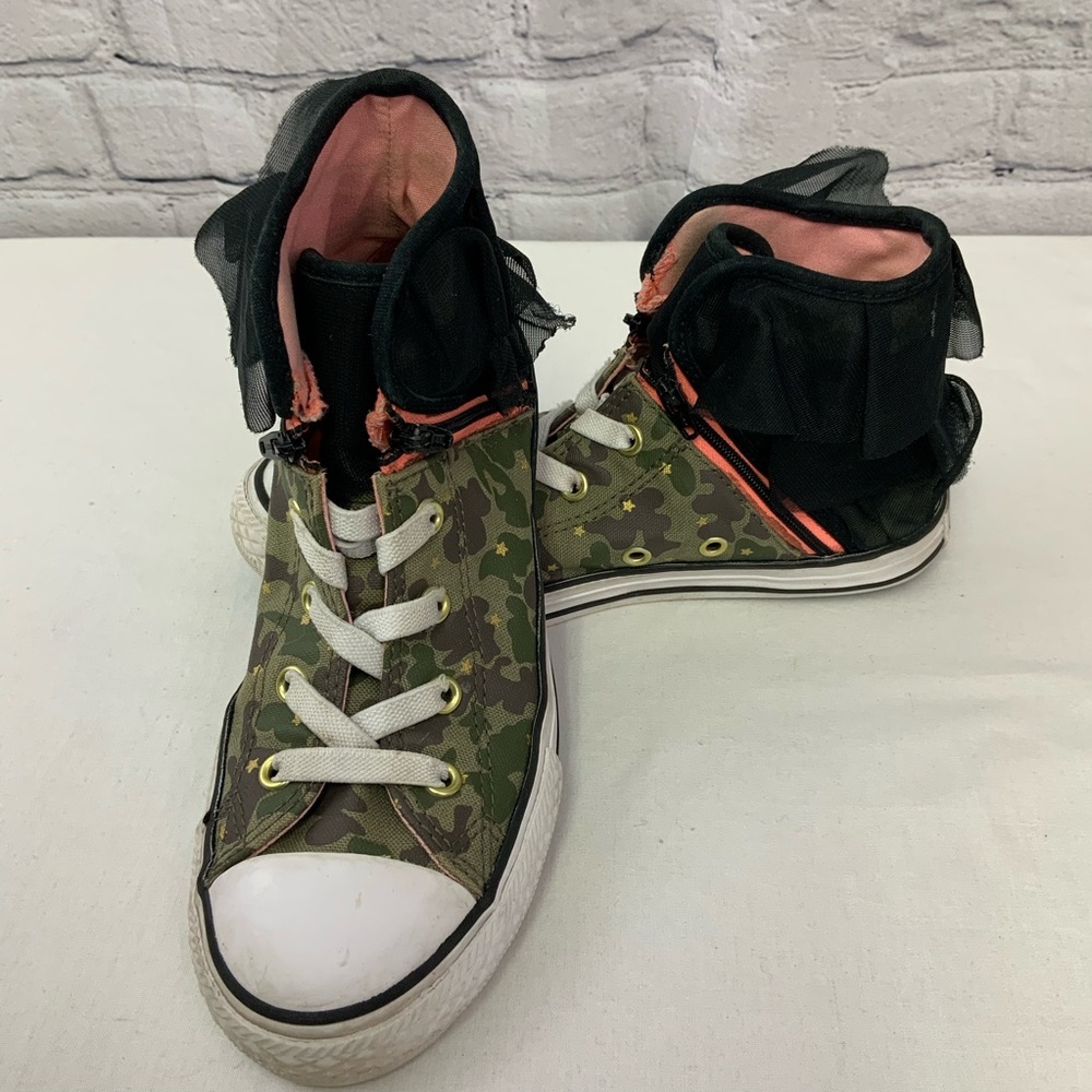 Converse Tennis Shoes